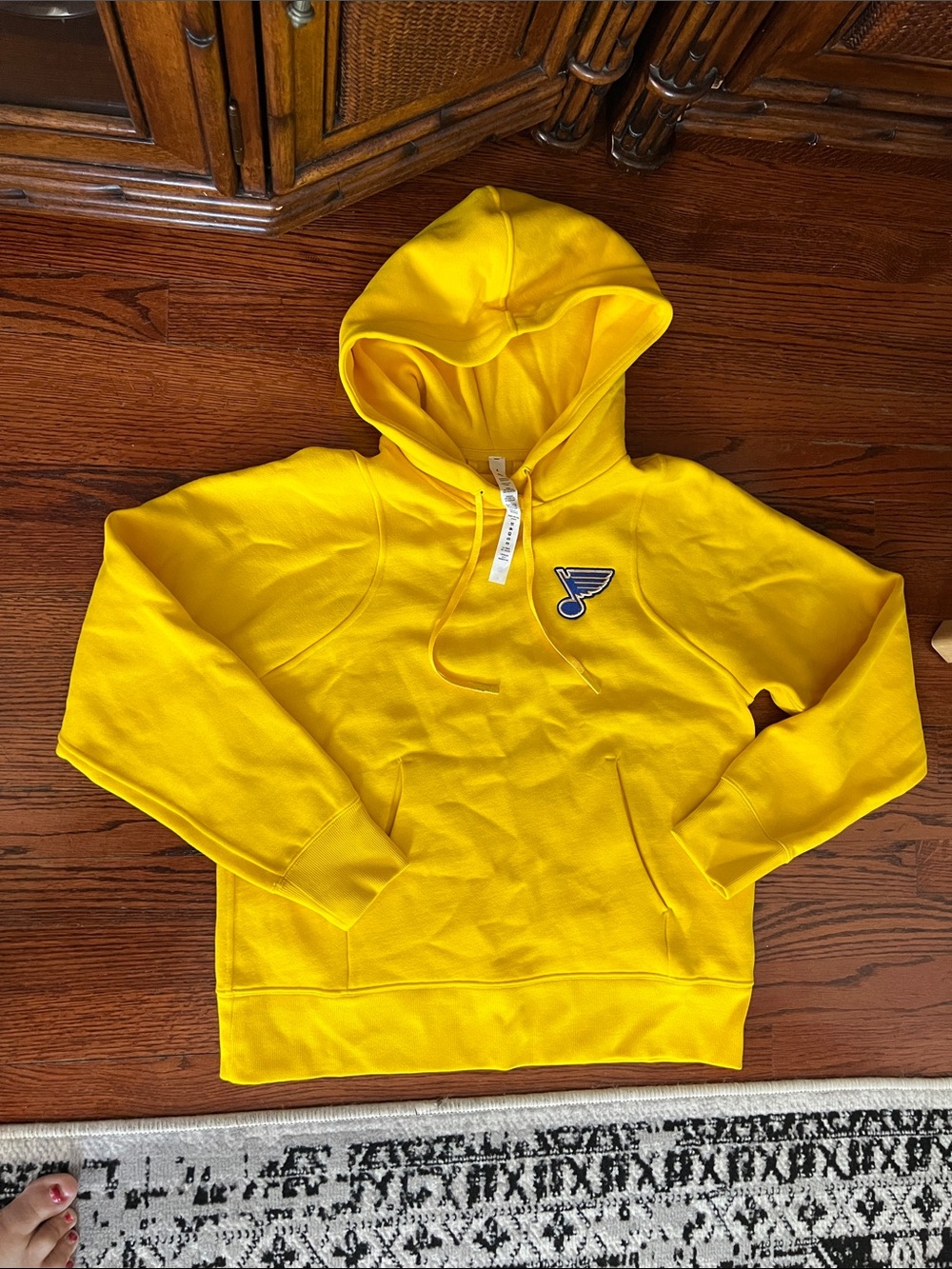 Lululemon women Yellow Pullover Hoodie with Embroidered Note Logo St Louis Blues